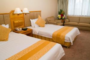 Postel nebo postele na pokoji v ubytování Guangdong Hotel-Free Shuttle & Registration Counter Service during Canton Fair