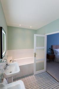 Hotel de l'Anglais, Guesthouse的一间浴室