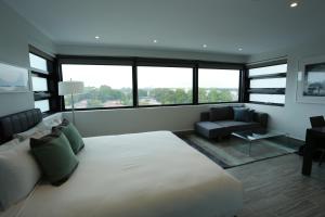 Ein Sitzbereich in der Unterkunft The Branksome Hotel & Residences
