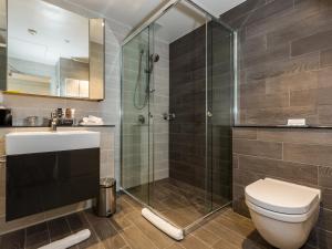 Ein Badezimmer in der Unterkunft The Branksome Hotel & Residences