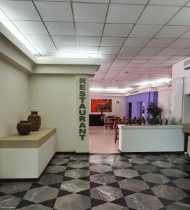 a lobby with a table and chairs in a room at Hotel el Mayo Inn in Culiacán