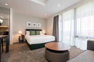 Ein Bett oder Betten in einem Zimmer der Unterkunft The Branksome Hotel & Residences