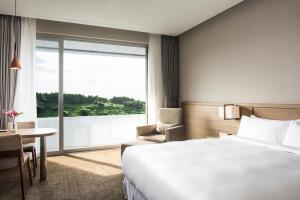Gallery image of Hidden Cliff Hotel and Nature in Seogwipo