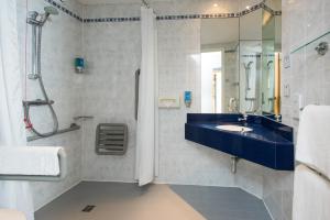 Ένα μπάνιο στο Holiday Inn Express Northampton - South by IHG