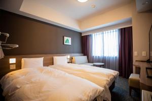La Vista Furano Hills Natural Hot Spring客房内的一张或多张床位