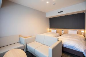 La Vista Furano Hills Natural Hot Spring客房内的一张或多张床位