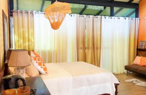 Voodi või voodid majutusasutuse Coyote Rooms toas