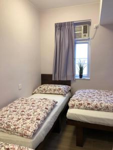 Un pat sau paturi într-o cameră la New hoover hostel