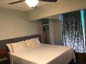 Ένα ή περισσότερα κρεβάτια σε δωμάτιο στο Abacus Jamaica the Zana Suites