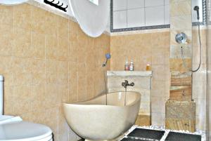Ein Badezimmer in der Unterkunft Rumah Roda