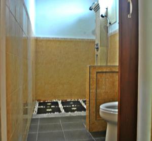 Ein Badezimmer in der Unterkunft Rumah Roda
