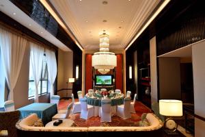 Зона вітальні в Vignette Collection Haikou Yatter Hotel by IHG