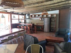 Area lounge atau bar di La Posada de la Pedrera