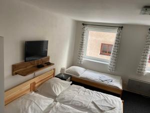 Postel nebo postele na pokoji v ubytování Apartmány Viktorka