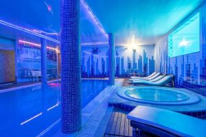 a pool with a hot tub and a city skyline at Hotel de Ilhavo Plaza & Spa in Ílhavo