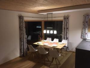 a dining room with a wooden table and chairs at Chalet Vacanza in Brand