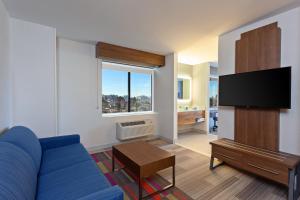 Gallery image of Holiday Inn Express Los Angeles LAX Airport, an IHG Hotel in Los Angeles