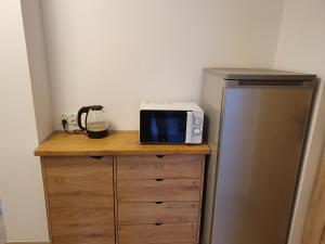 Kuchyň nebo kuchyňský kout v ubytování Hostel Mleczna - Metro Zacisze