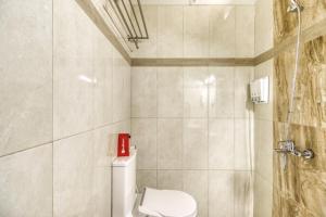 Ένα μπάνιο στο RedDoorz Plus near Gembira Loka Zoo 2