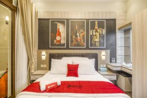 Ένα ή περισσότερα κρεβάτια σε δωμάτιο στο RedDoorz Plus near Gembira Loka Zoo 2