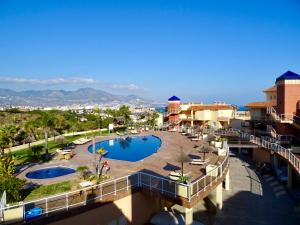 Bazén v ubytovaní Malibu Mansion Club la Costa World with Sea View and hydromassage bath in Mijas Costa alebo v jeho blízkosti