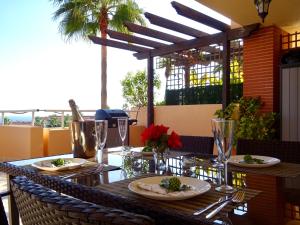 Posedenie v ubytovaní Malibu Mansion Club la Costa World with Sea View and hydromassage bath in Mijas Costa
