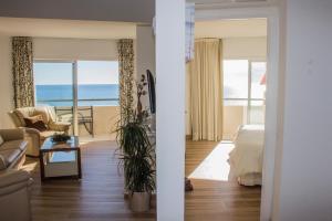 Istumisnurk majutusasutuses Beachfront apartment in Fuengirola with sea views