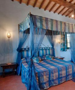 a bed room with two beds and a canopy at Podere La Ciabatta in Casole dʼElsa