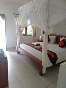 A bed or beds in a room at Rama Shinta Hotel Candidasa