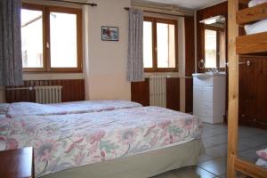 Postel nebo postele na pokoji v ubytování LE GÎTE LES MELEZES