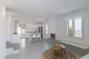 Gallery image of Minimal Apartment with a swimming pool and sea view in Koundouros in Koundouros