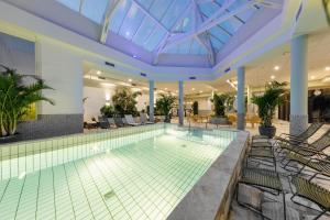 Bazén v ubytování Hotel Hochsauerland by Center Parcs nebo v jeho okolí