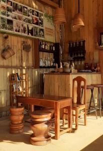 Reštaurácia alebo iné gastronomické zariadenie v ubytovaní Tribal Village Homestay & Trekking
