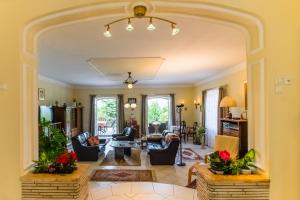 Khu vực ghế ngồi tại Villa Kalman Pansio