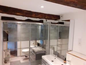 a bathroom with two sinks and a toilet at Le Bonheur En Bretagne in Rouillac