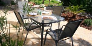 Ein Garten an der Unterkunft SWEET HOUSE