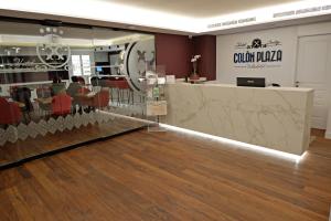 a restaurant with a counter and a counter top at Hotel Colón Plaza in Valladolid