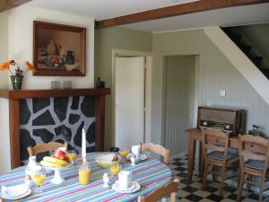 a dining room with a table with food on it at Bordo Village in Bièvre