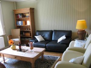 a living room with a couch and a coffee table at Bordo Village in Bièvre