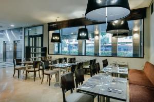 ห้องอาหารหรือที่รับประทานอาหารของ Hesperia Zaragoza Centro