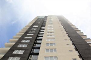 O edifício onde o apartamento está situado