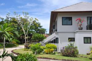 a house with a garden in front of it at Samui Honey Tara Villa Residence in Choeng Mon Beach