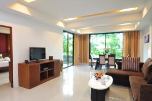 TV a/nebo společenská místnost v ubytování Samui Honey Tara Villa Residence