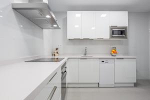 Kuchyňa alebo kuchynka v ubytovaní EXCLUSIVO APT 2 HAB-2 BAÑOS-LUMINOSO ↑ CALIDADES