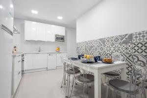 Kuchyňa alebo kuchynka v ubytovaní EXCLUSIVO APT 2 HAB-2 BAÑOS-LUMINOSO ↑ CALIDADES