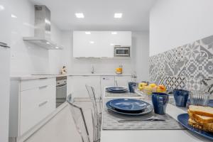 Kuchyňa alebo kuchynka v ubytovaní EXCLUSIVO APT 2 HAB-2 BAÑOS-LUMINOSO ↑ CALIDADES