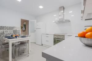 Kuchyňa alebo kuchynka v ubytovaní EXCLUSIVO APT 2 HAB-2 BAÑOS-LUMINOSO ↑ CALIDADES