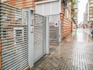 a fence on the side of a building on a street at EXCLUSIVO APT 2 HAB-2 BAÑOS-LUMINOSO ↑ CALIDADES in Seville