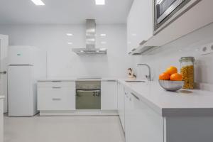 Kuchyňa alebo kuchynka v ubytovaní EXCLUSIVO APT 2 HAB-2 BAÑOS-LUMINOSO ↑ CALIDADES