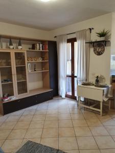 a living room with a table and a desk at Mary House in Ladispoli